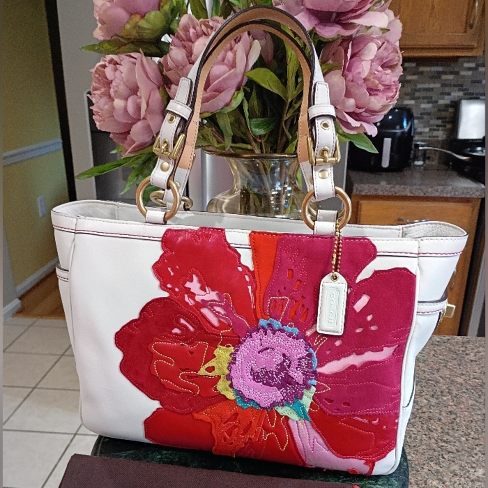 NWT Coach Poppy Limited Edition White and Red Floral Shoulder Bag 9244 - Picture 10 of 17